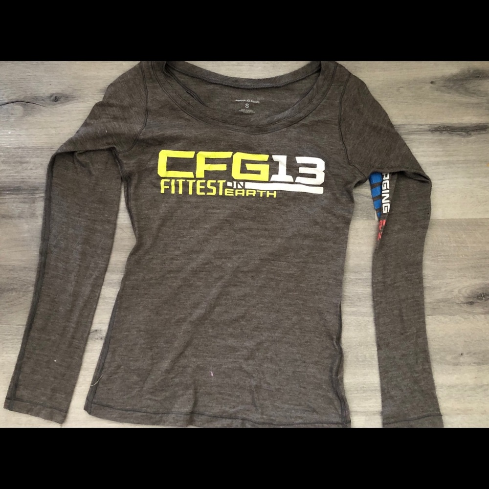 Long sleeve fitness shirt